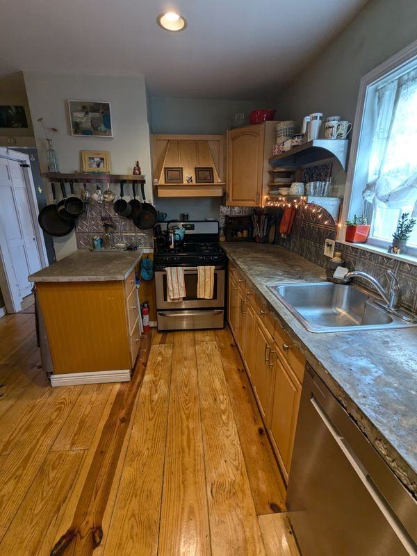 18 Burnside St - Photo 5 of 13