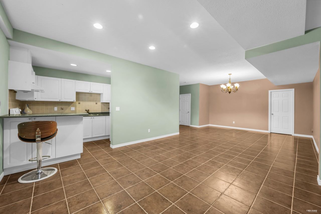 2583 Diamond Crescent - Photo 3 of 14