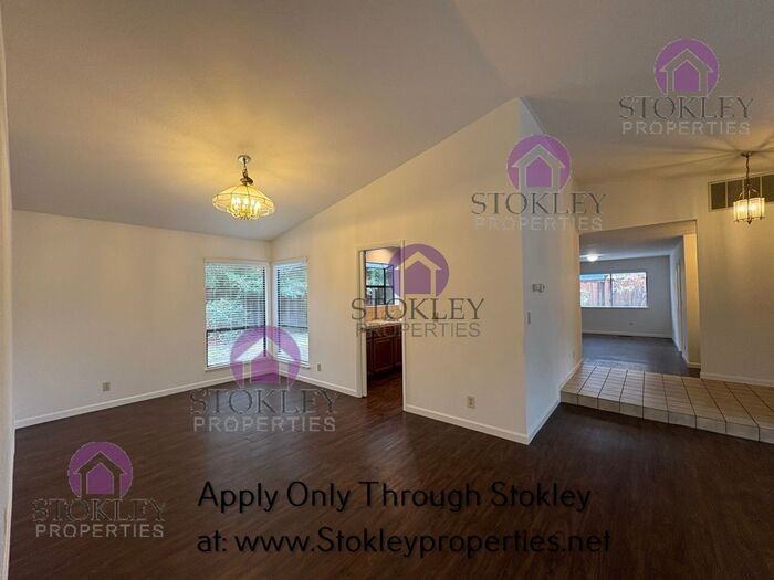 13 Swan Ct - Photo 2 of 42