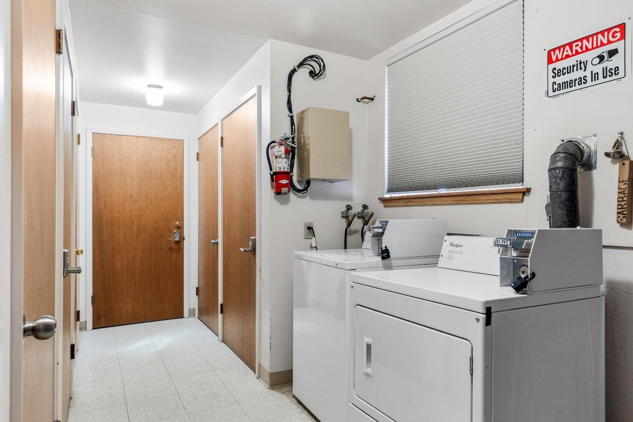 725 Fairview St - Photo 3 of 7