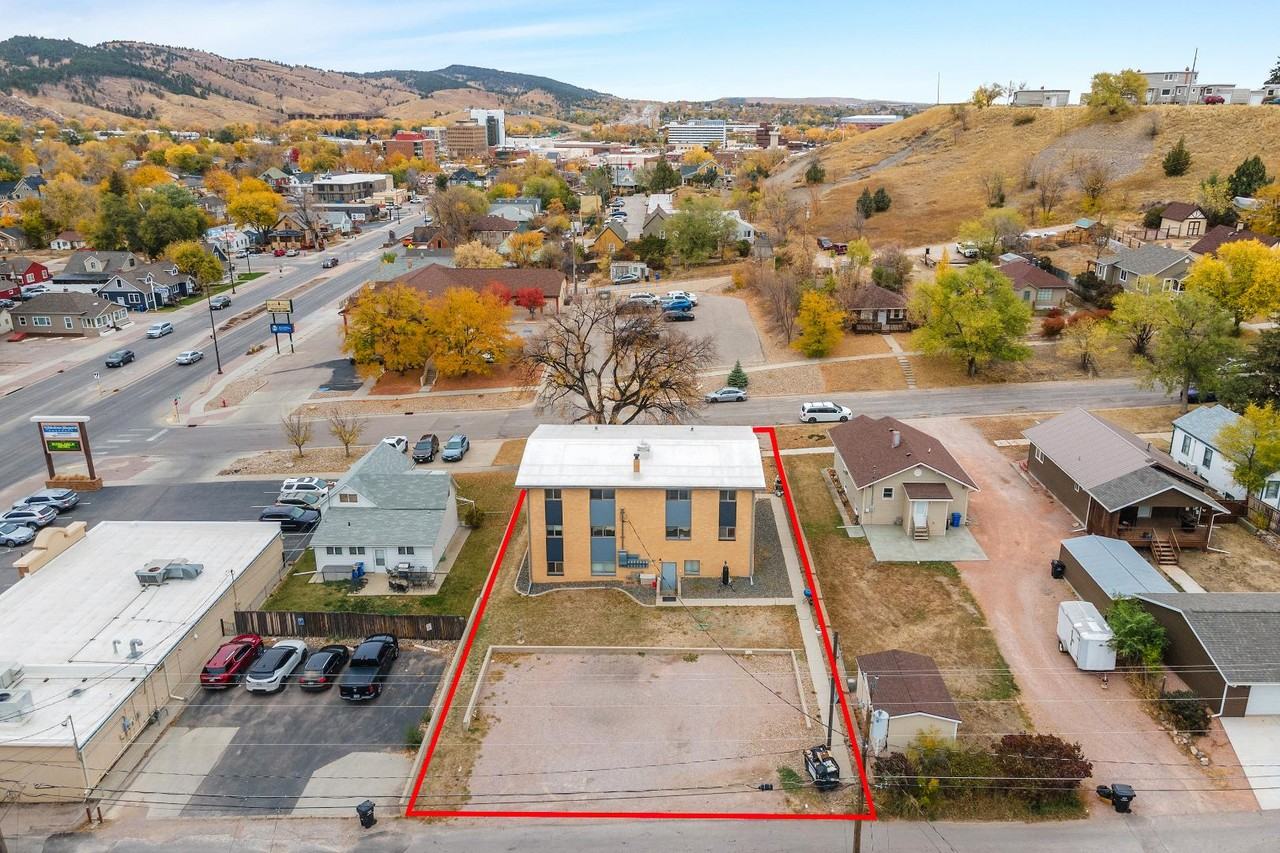 725 Fairview St - Photo 4 of 7