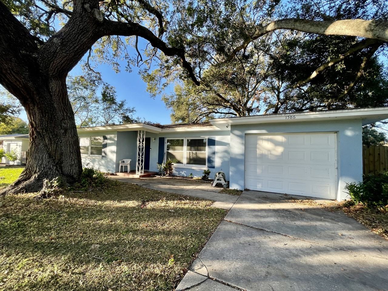 1586 Sunset Point Rd #NA - Photo 2 of 8