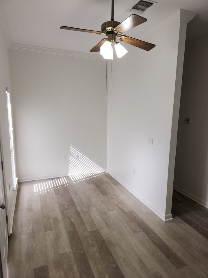 301 N 2nd St #C - Photo 2 of 9
