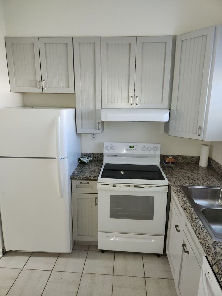301 N 2nd St #C - Photo 3 of 9