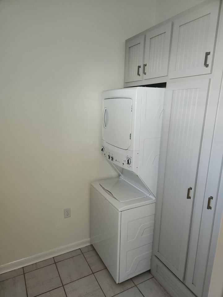 301 N 2nd St #C - Photo 5 of 9