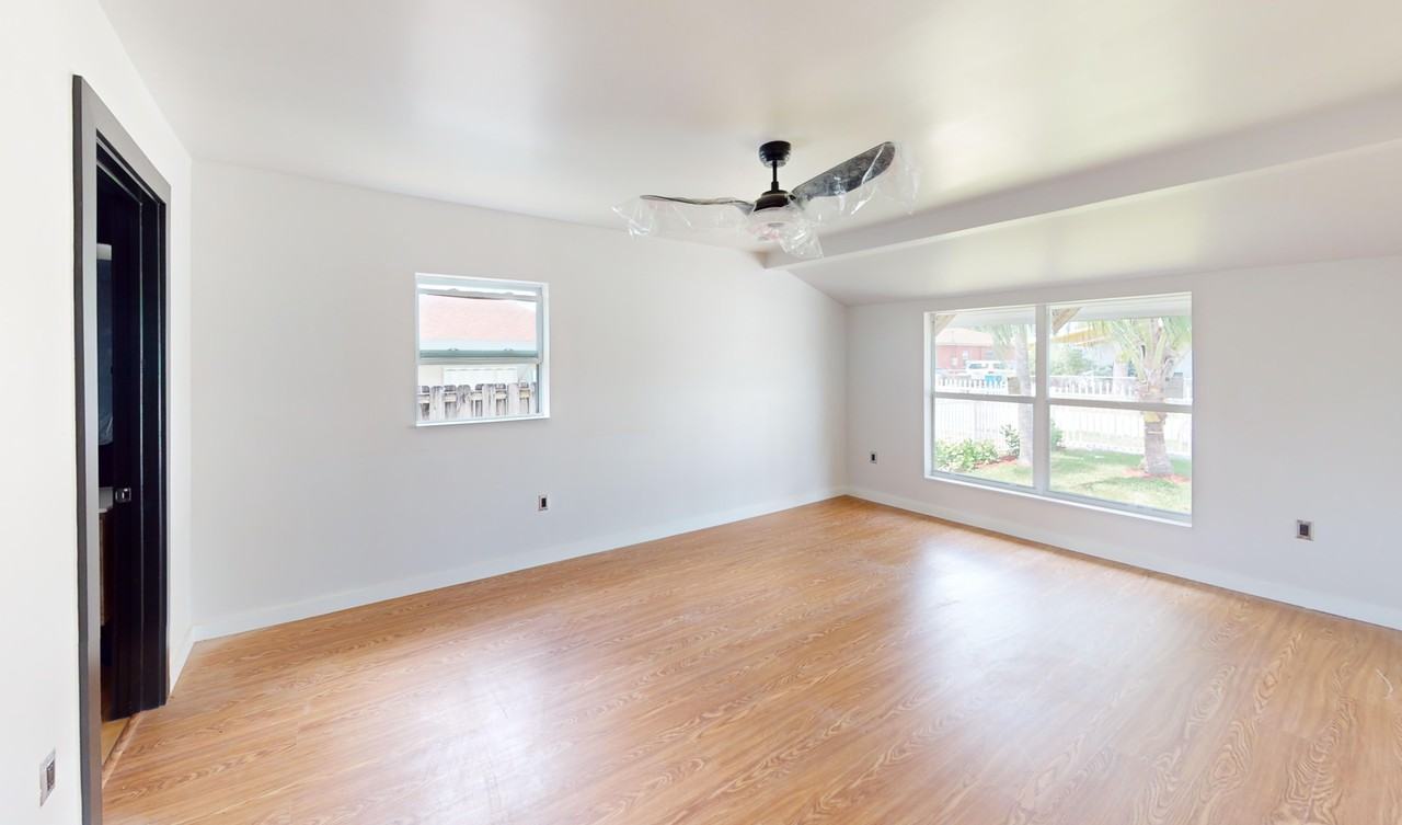 1911 Sw 57th Ave #NA - Photo 3 of 13