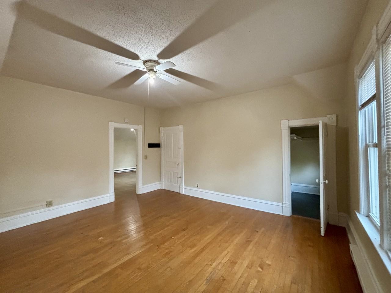 320 Augusta Ave #2 - Photo 5 of 15