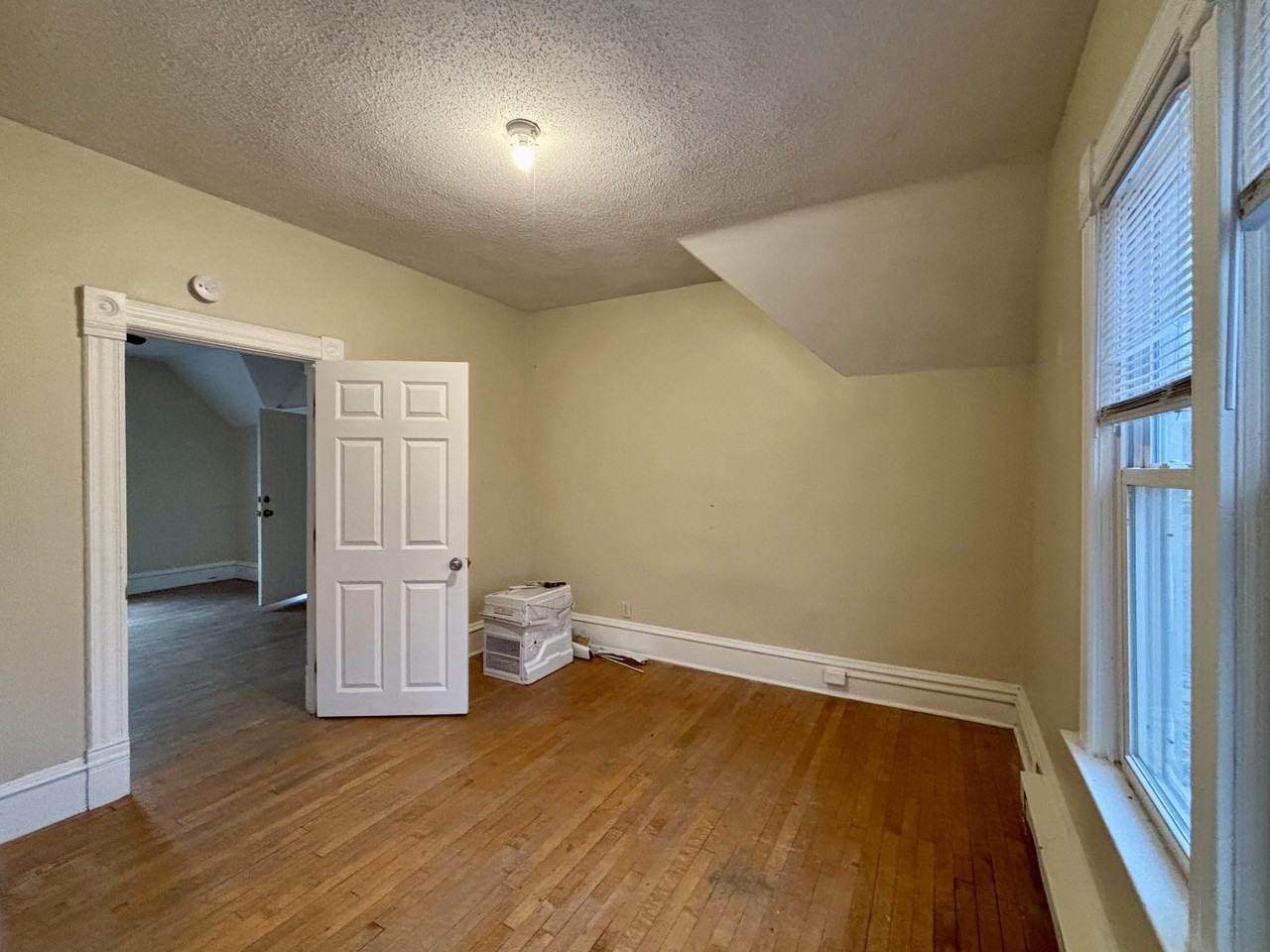 320 Augusta Ave #2 - Photo 7 of 15