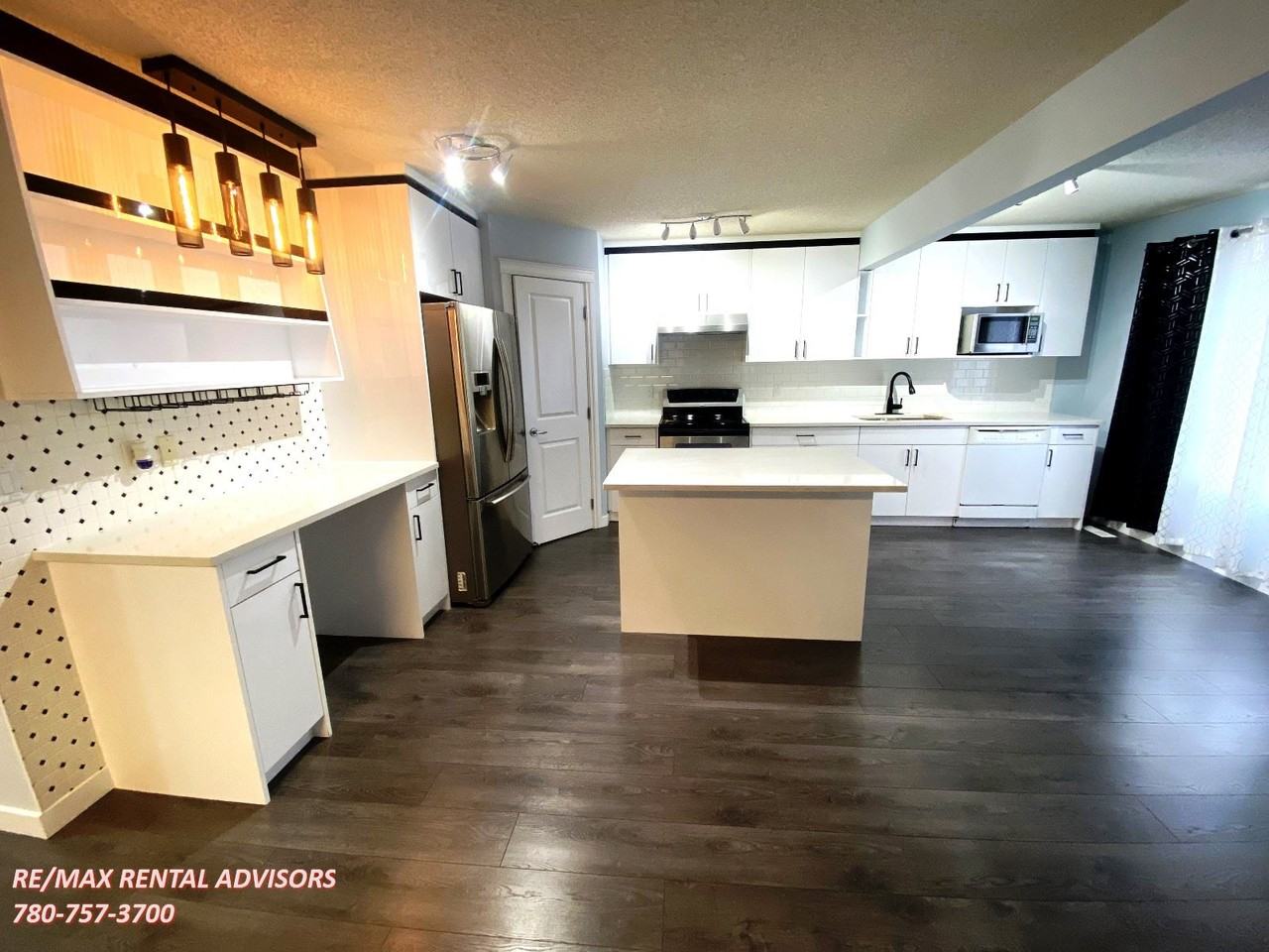 208 79 St Sw - Photo 3 of 28