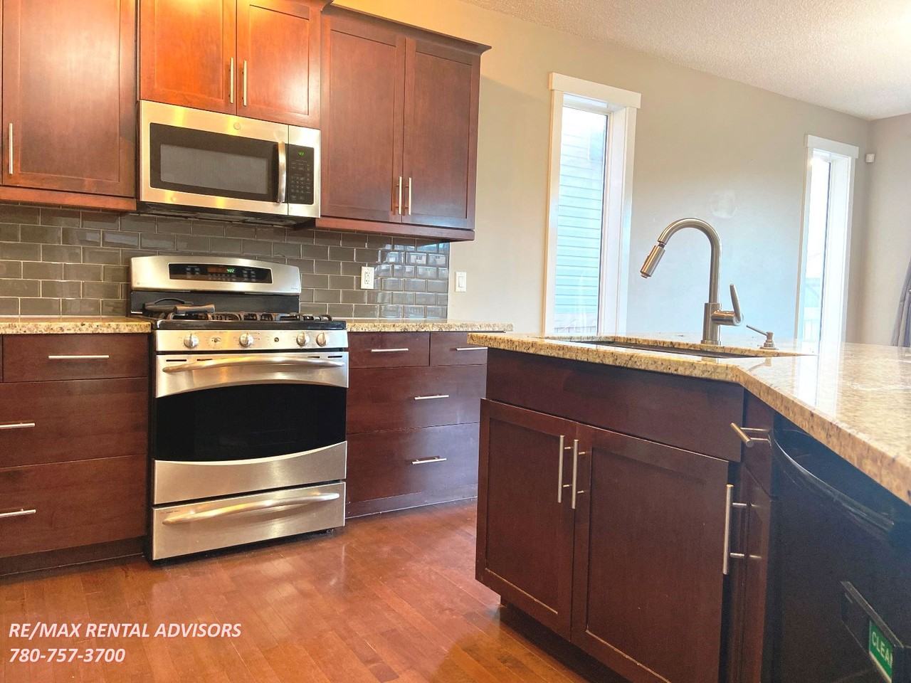 3616 14 St Nw - Photo 3 of 23