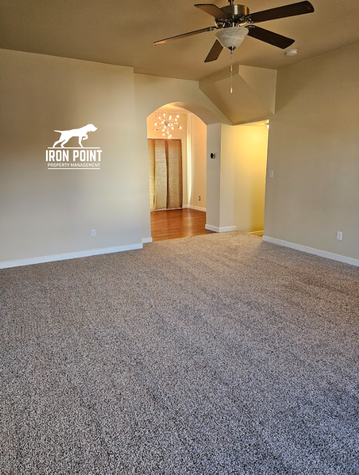 8726 West Pine Valley Lane - Photo 2 of 33