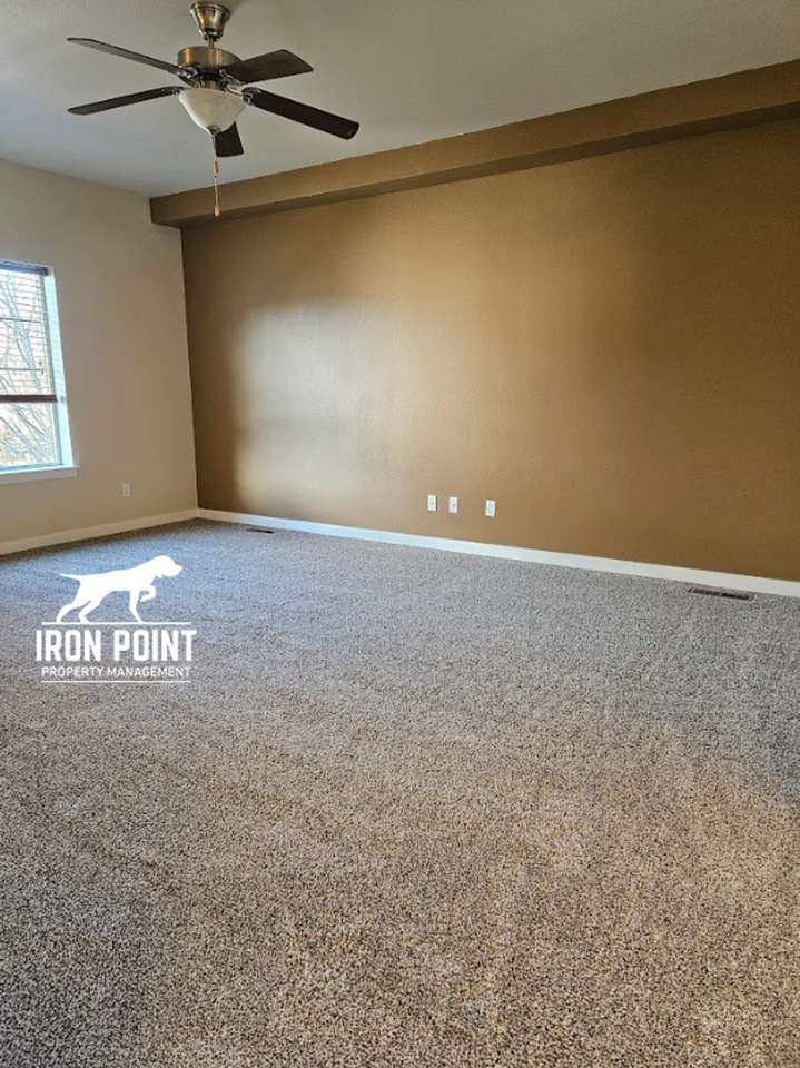 8726 West Pine Valley Lane - Photo 3 of 33