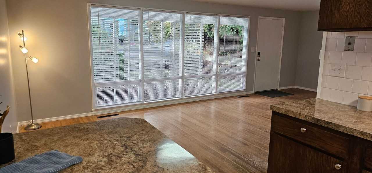 1010 Ironsides Ave - Photo 6 of 24