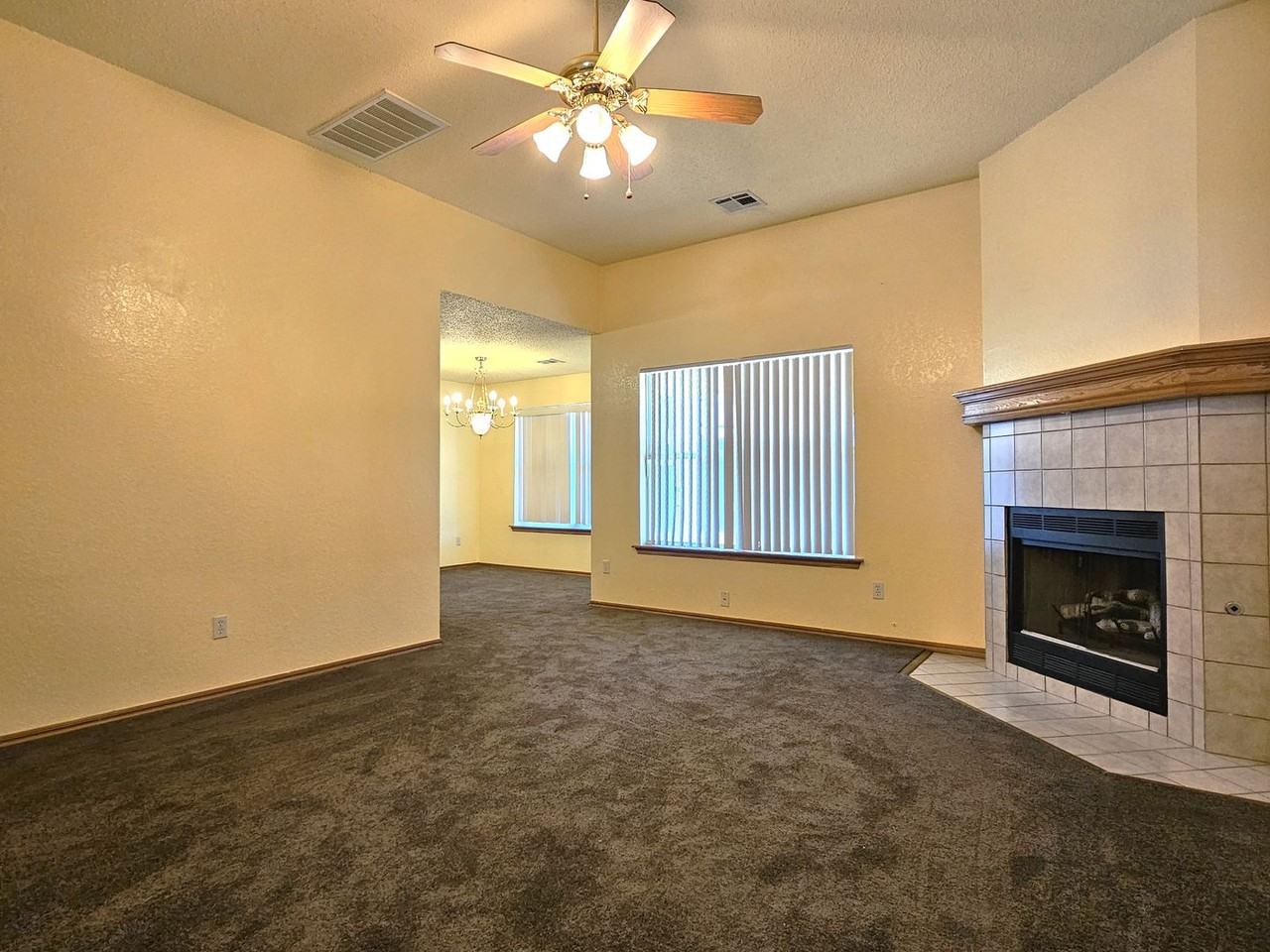 205 N Eastgate Dr - Photo 3 of 15