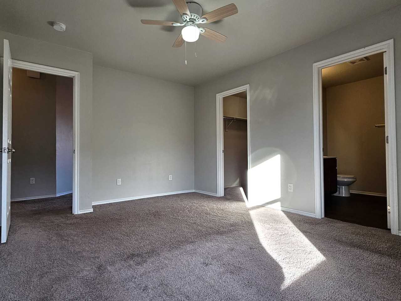 1113 Ironstone Dr - Photo 3 of 10