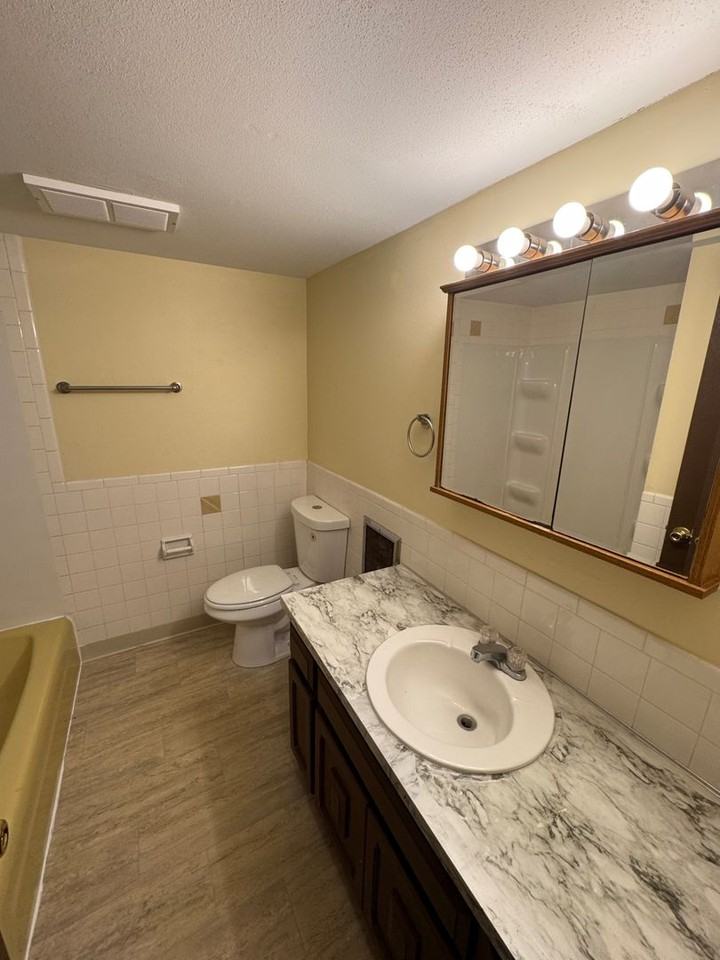 Carnaby Square Apartments - Photo 7 of 13