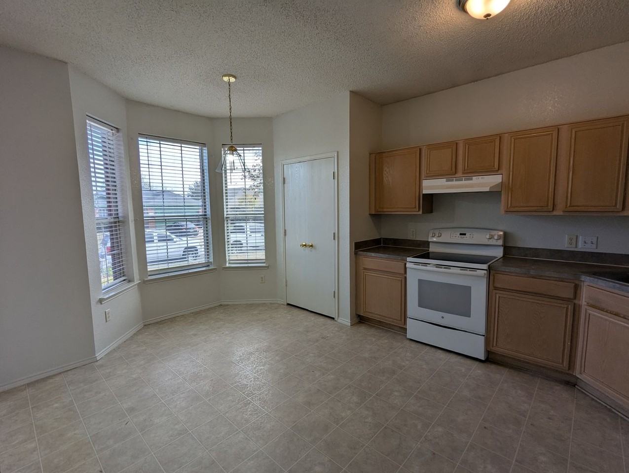 6425 Rainwater Way - Photo 7 of 24