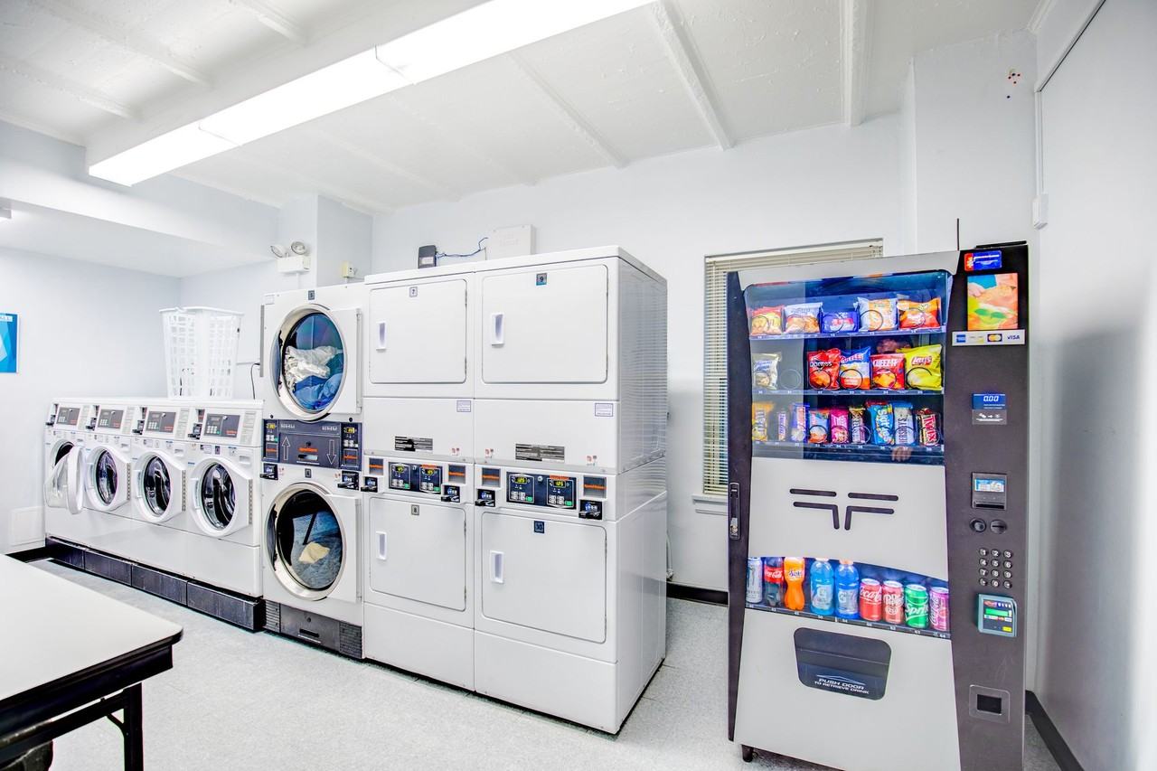 Canterbury Court Apartments - Photo 7 of 50