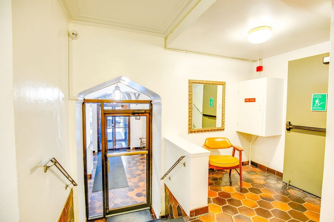 Canterbury Court Apartments - Photo 6 of 50