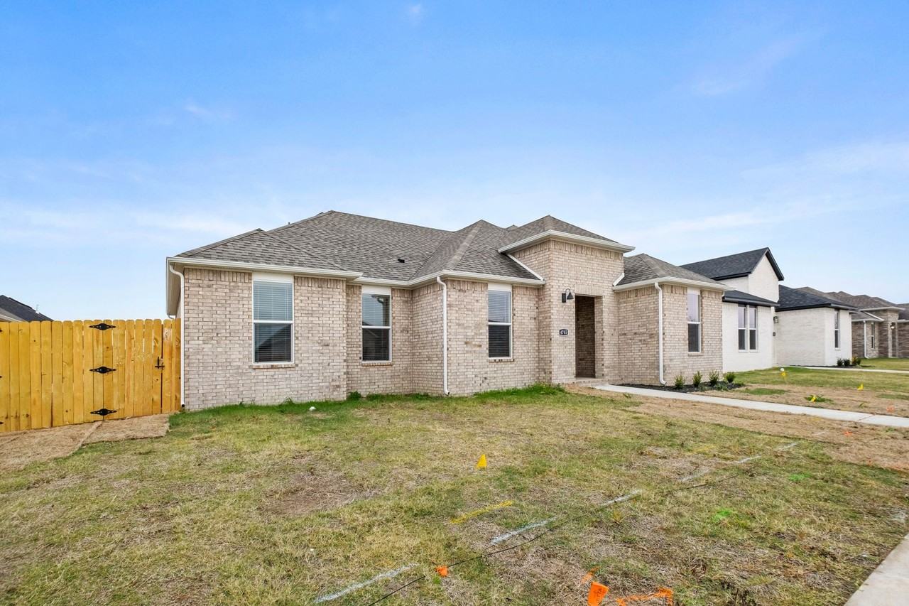 4785 W Aurora St - Photo 2 of 26