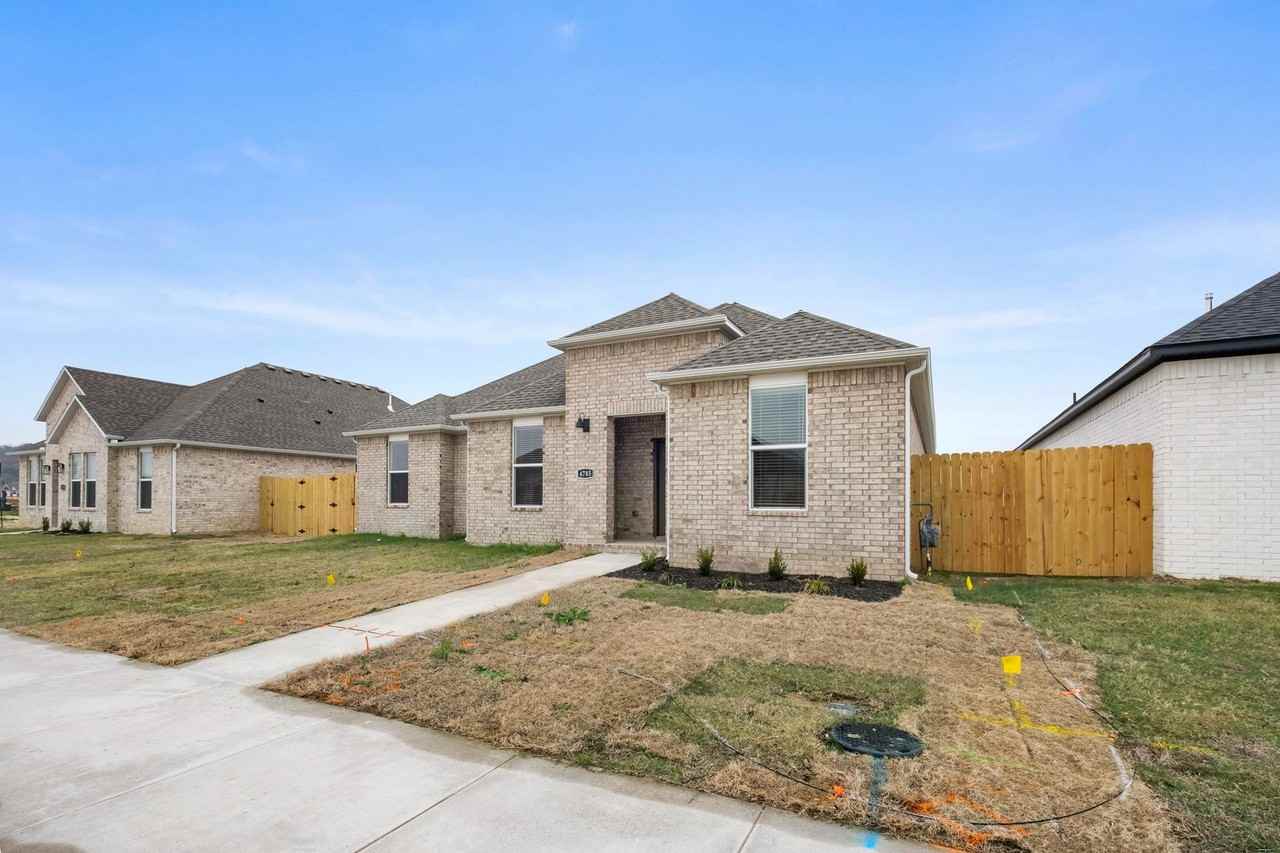 4785 W Aurora St - Photo 3 of 26