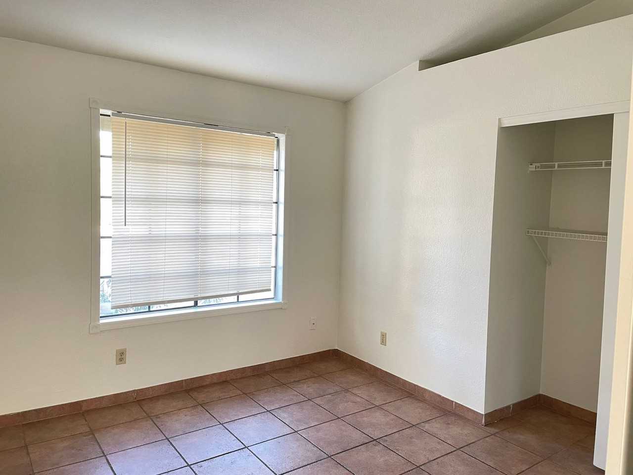 1609 N Longmore St - Photo 3 of 19