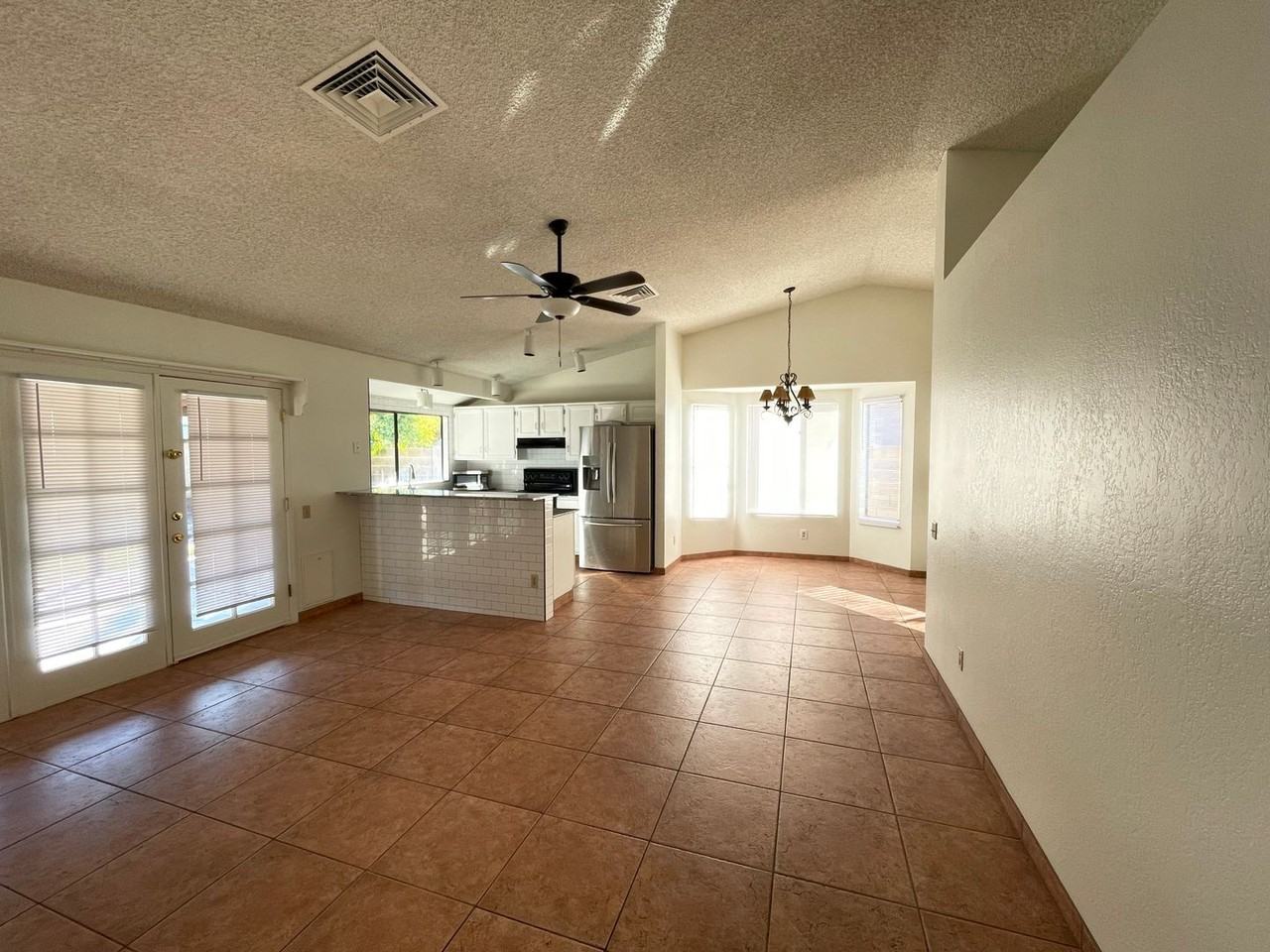 1609 N Longmore St - Photo 6 of 19