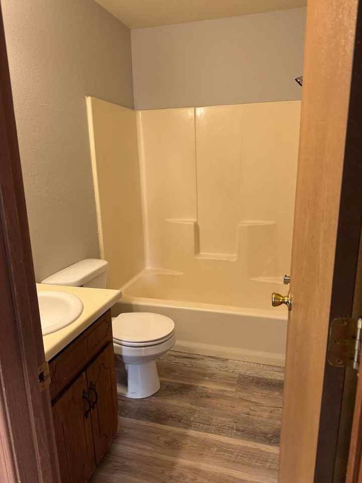 Evergreen Apartments - Photo 3 of 17