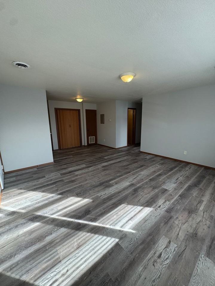 Evergreen Apartments - Photo 6 of 17