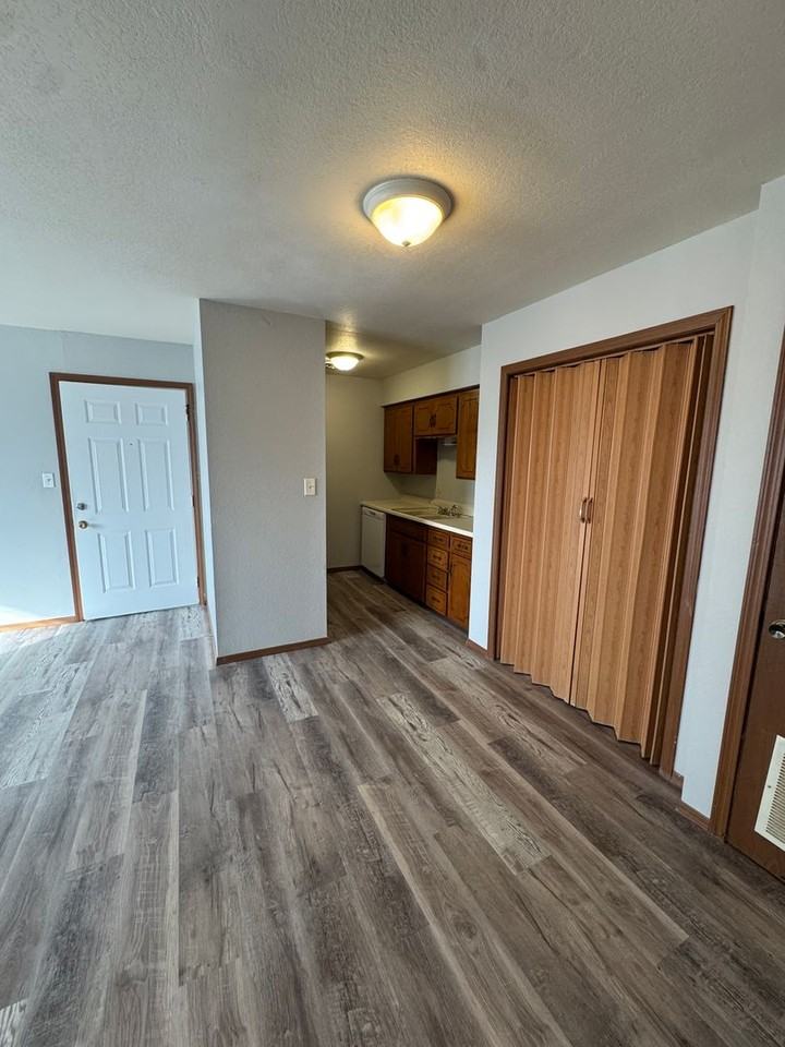 Evergreen Apartments - Photo 7 of 17