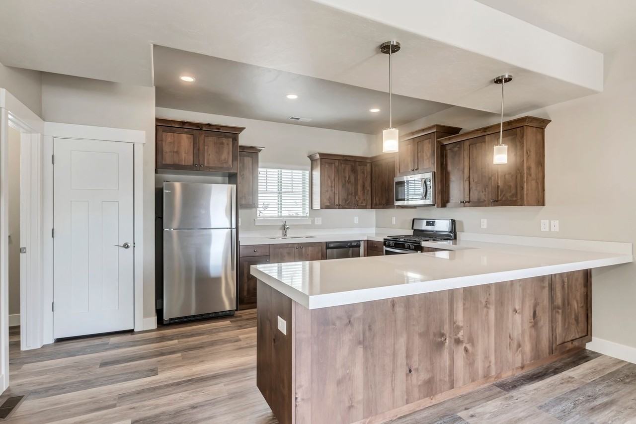 879 S Aspen Summit Dr - Photo 2 of 17