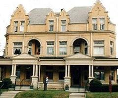 featured image of 117 E King St
