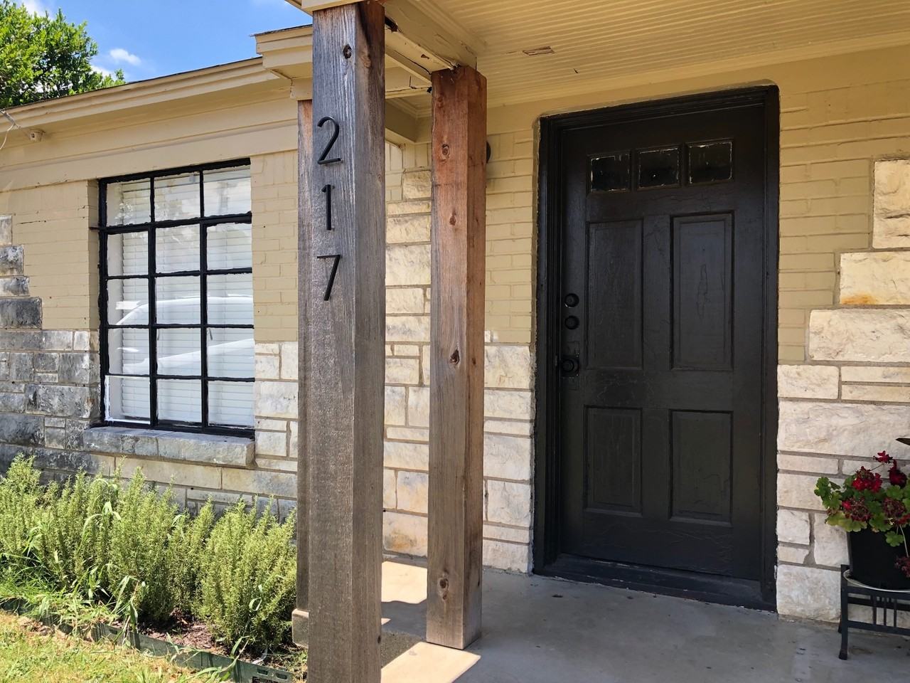 217 217 -219 Tennant - Photo 3 of 10