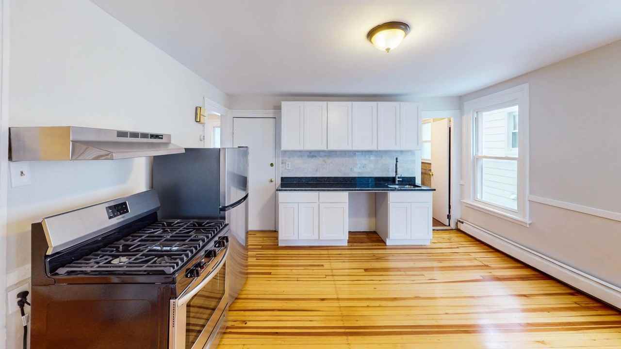 89 Carlisle St - Photo 2 of 13