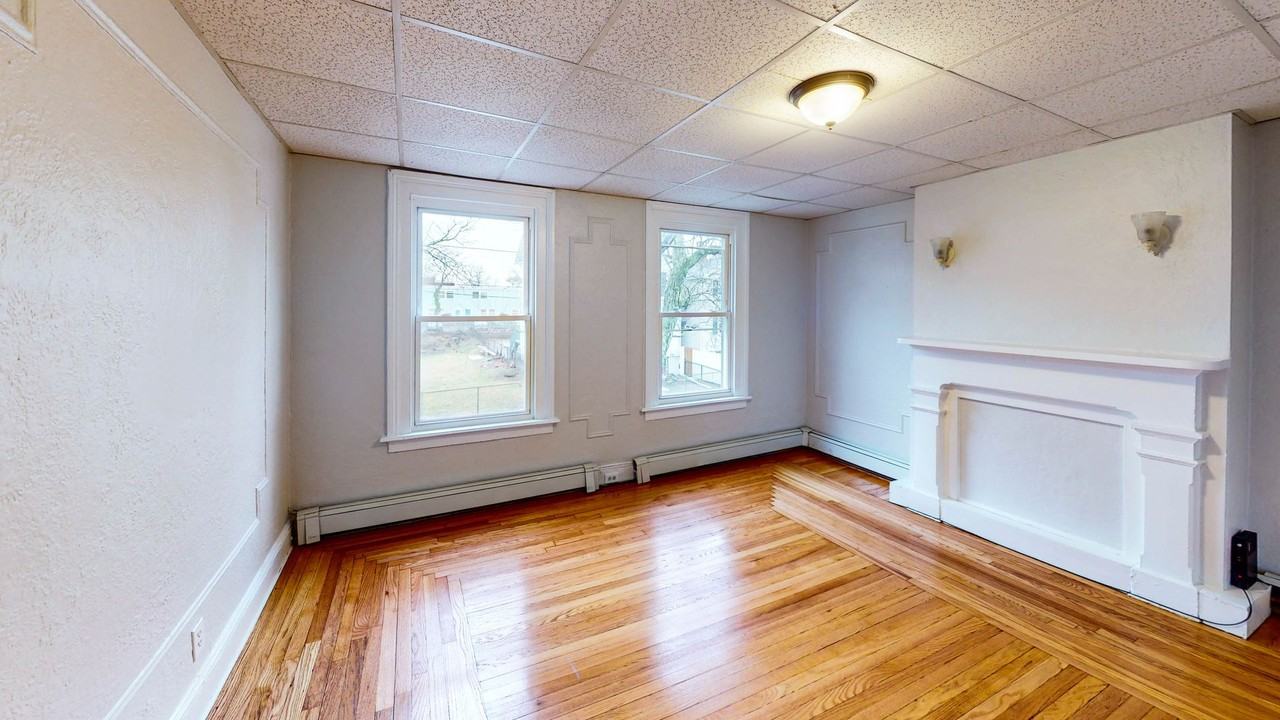 89 Carlisle St - Photo 4 of 13