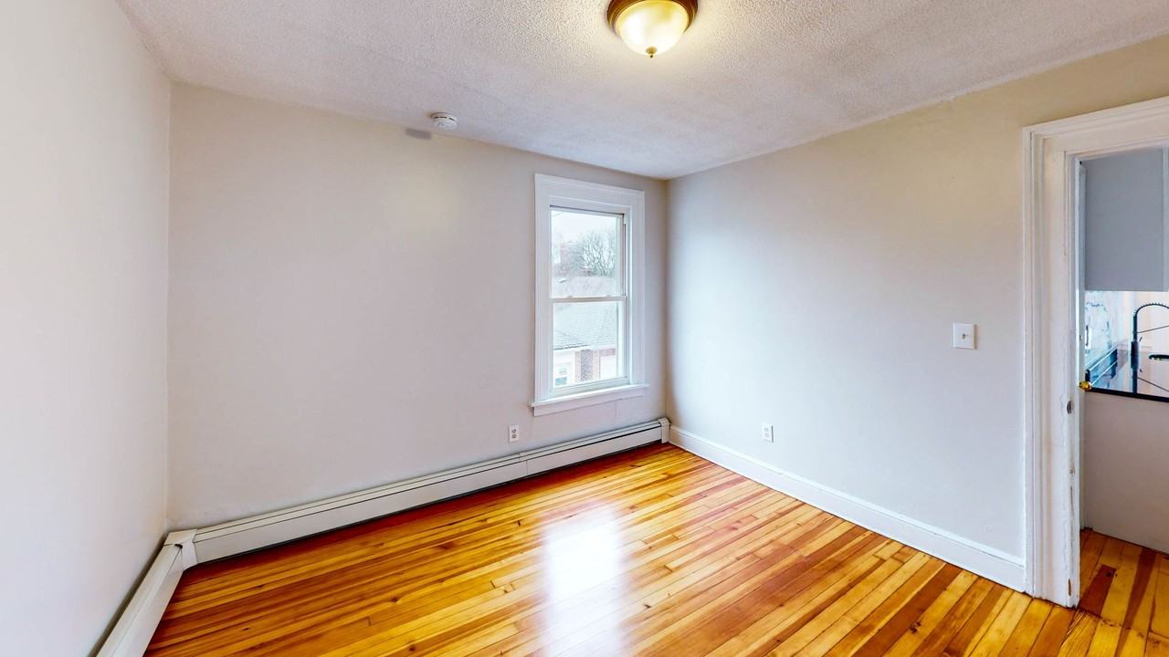 89 Carlisle St - Photo 5 of 13