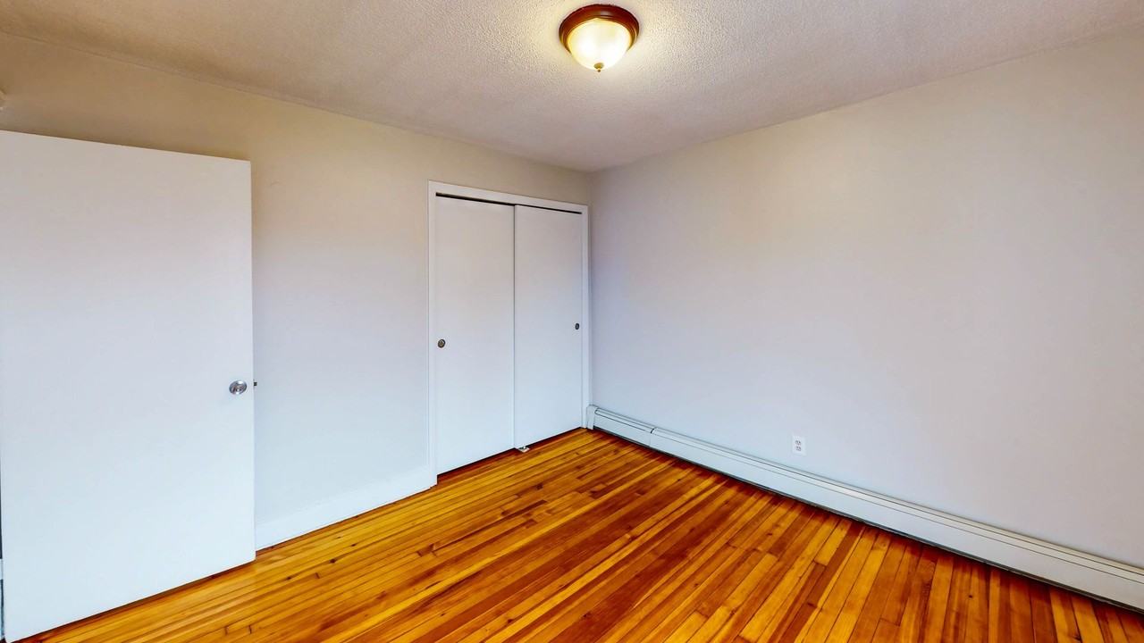 89 Carlisle St - Photo 6 of 13