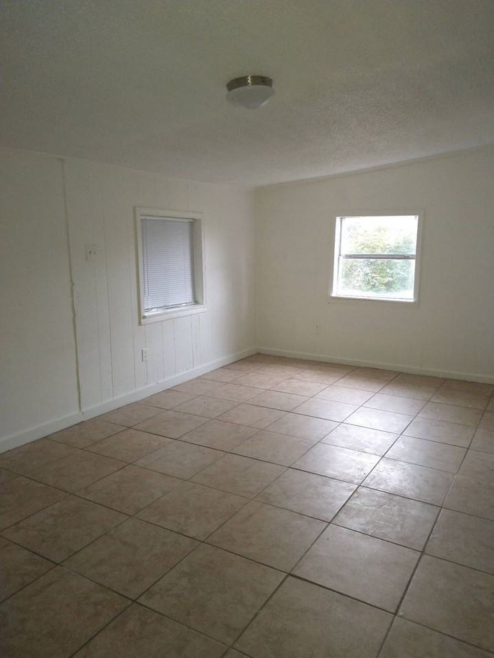 4932 Leonard Rd - Photo 3 of 11