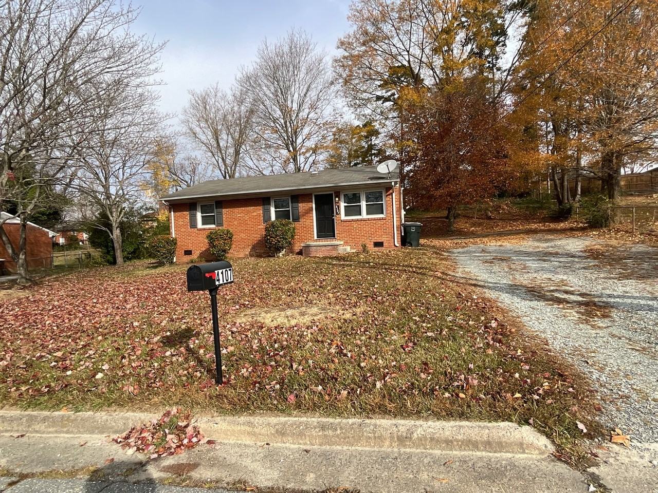 4107 Hampshire Dr - Photo 3 of 41