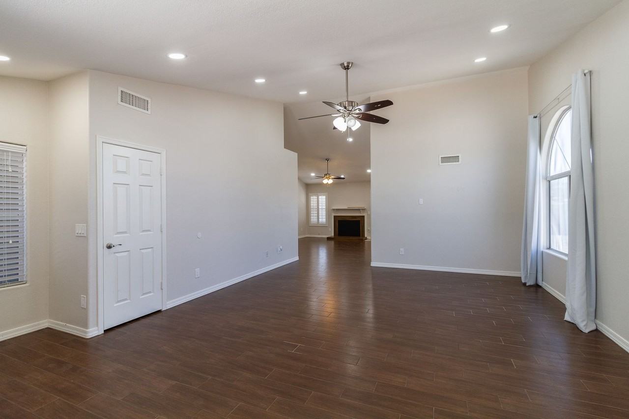 7655 W Sunnyside Dr - Photo 3 of 20