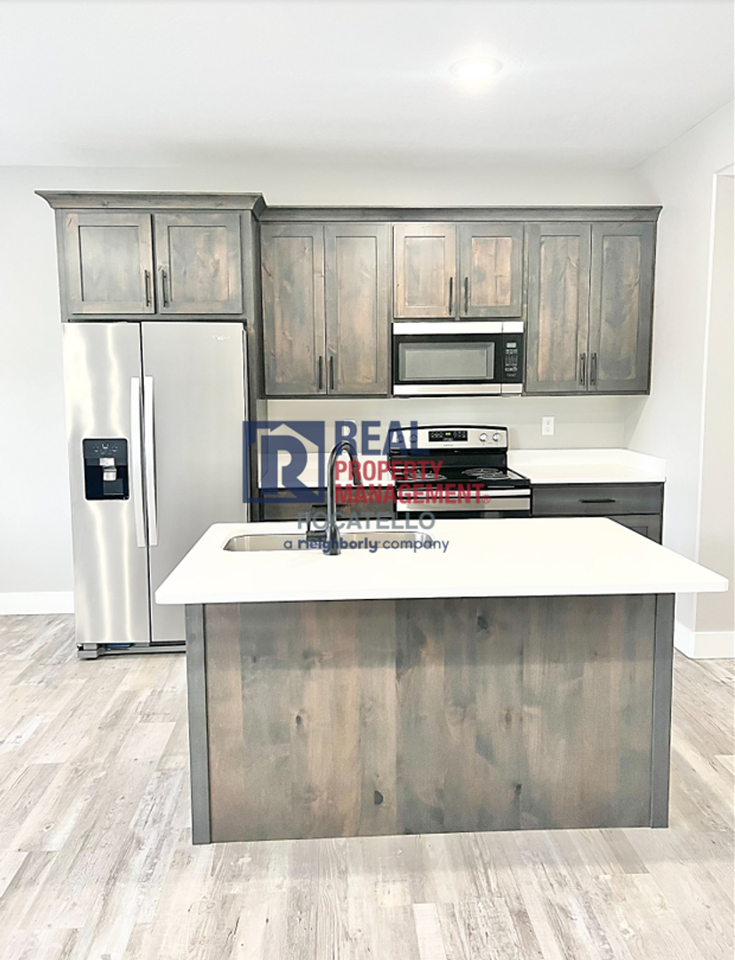 189 Park Lawn Dr #8 - Photo 3 of 24