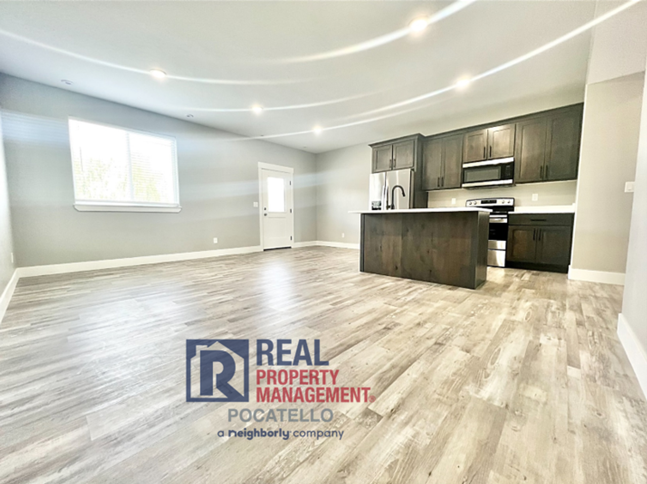 189 Park Lawn Dr #8 - Photo 7 of 24