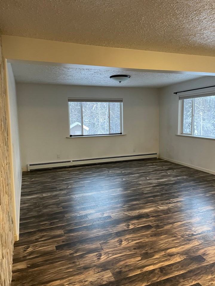 1510 Gateway Dr - Photo 3 of 14