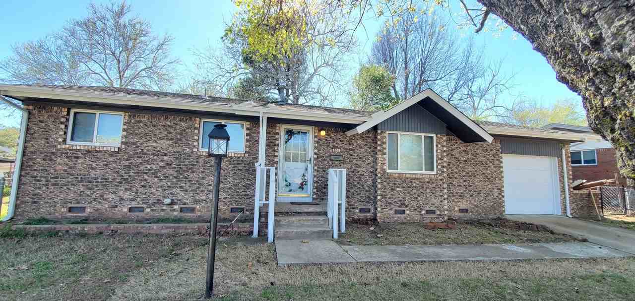 800 N Woodland Dr - Photo 2 of 50