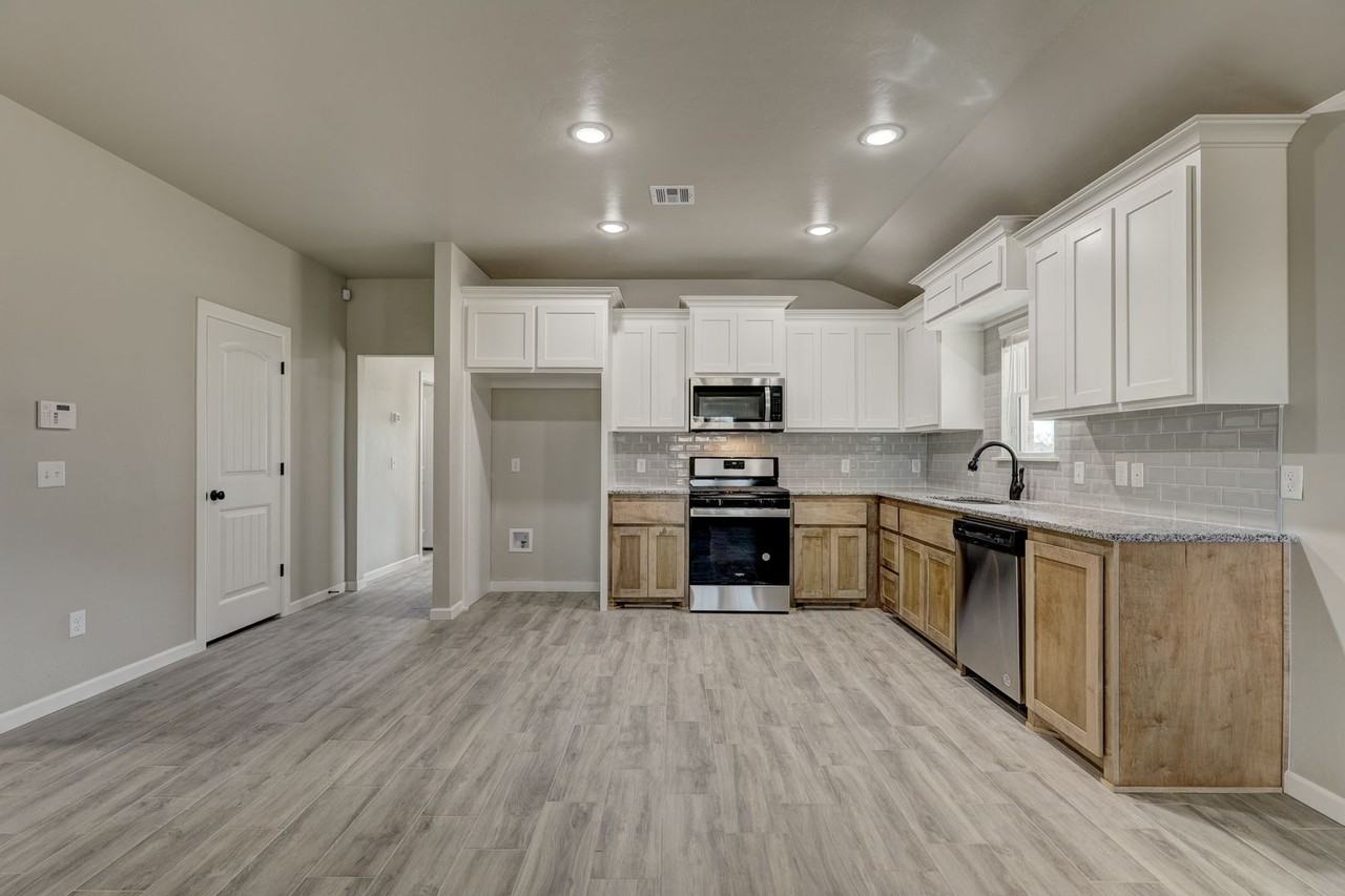 3290 Cemetery Rd - Photo 3 of 20