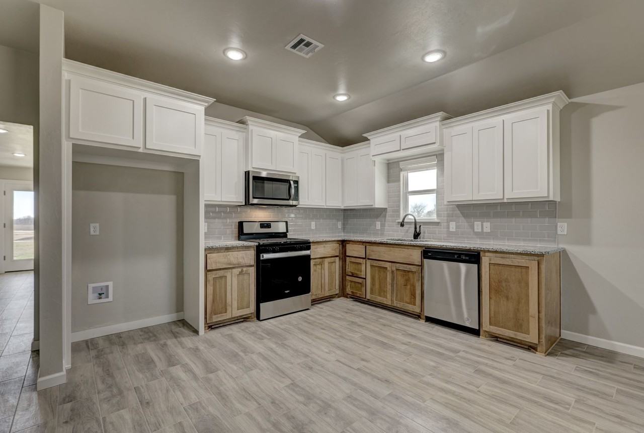 3290 Cemetery Rd - Photo 4 of 20