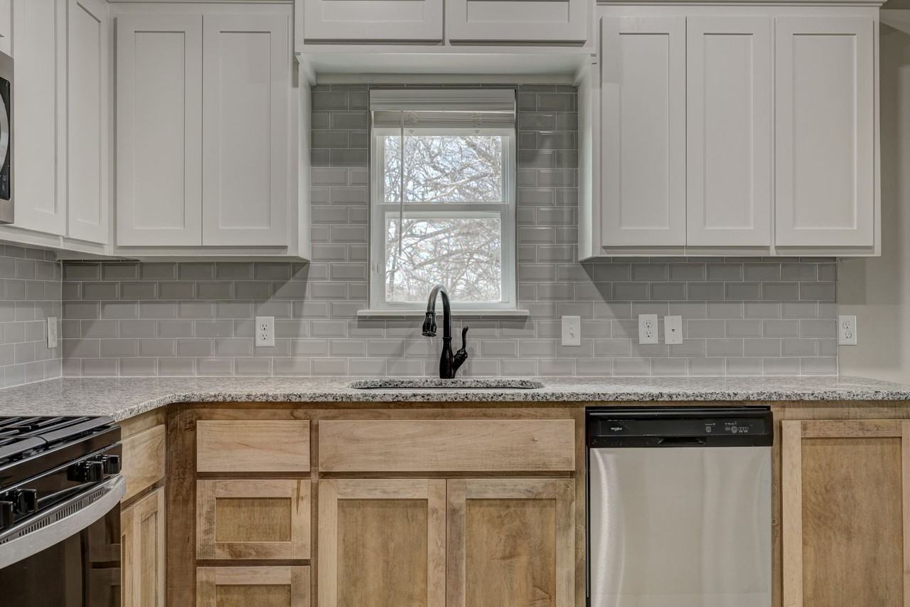 3290 Cemetery Rd - Photo 5 of 20