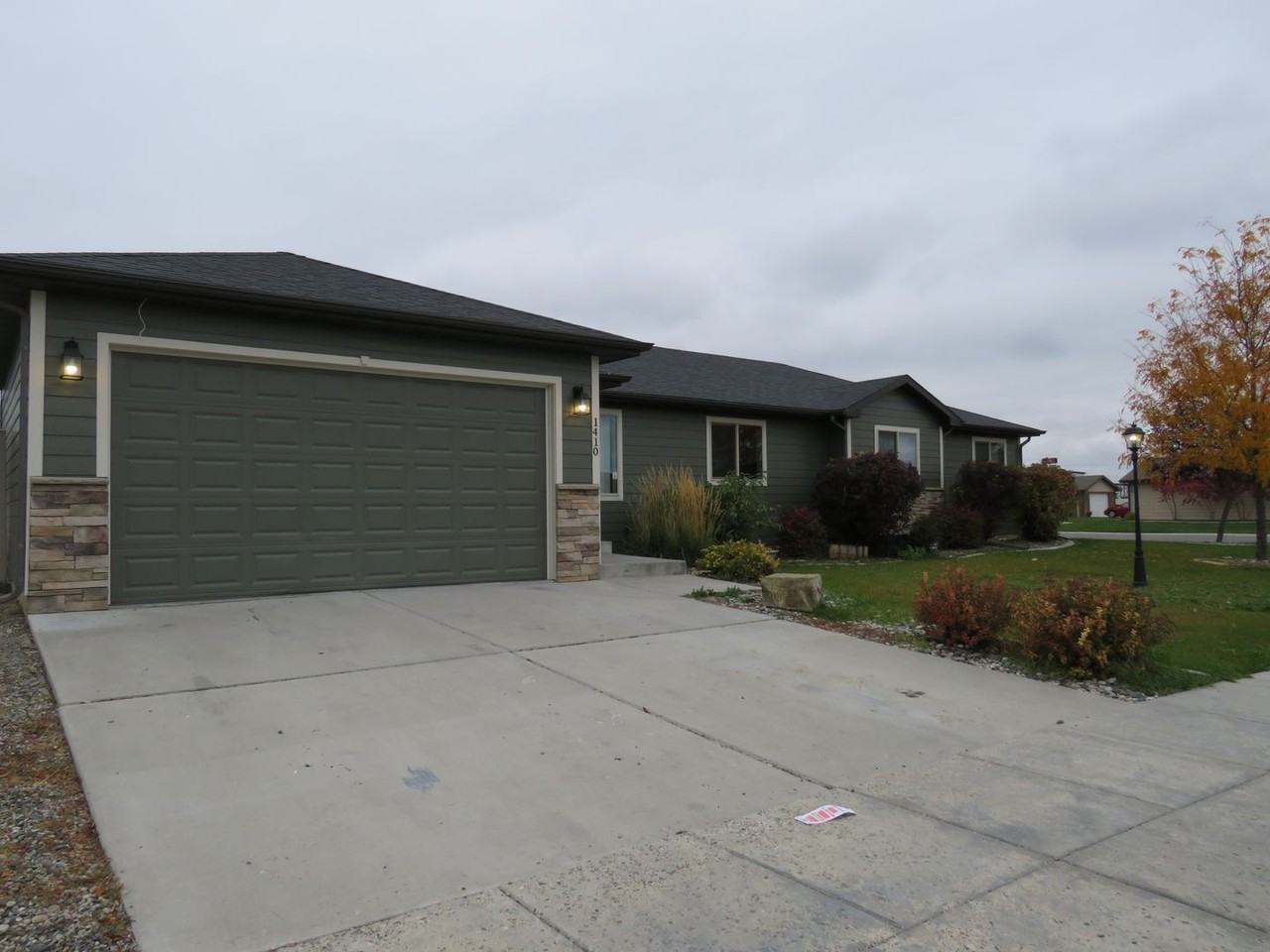 1410 Chesapeake Ln - Photo 2 of 18