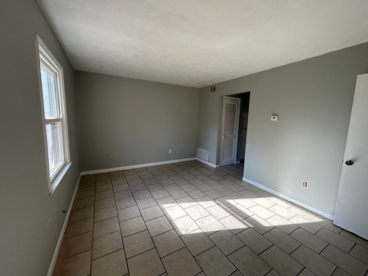 305 Jockey Club Dr - Photo 2 of 10