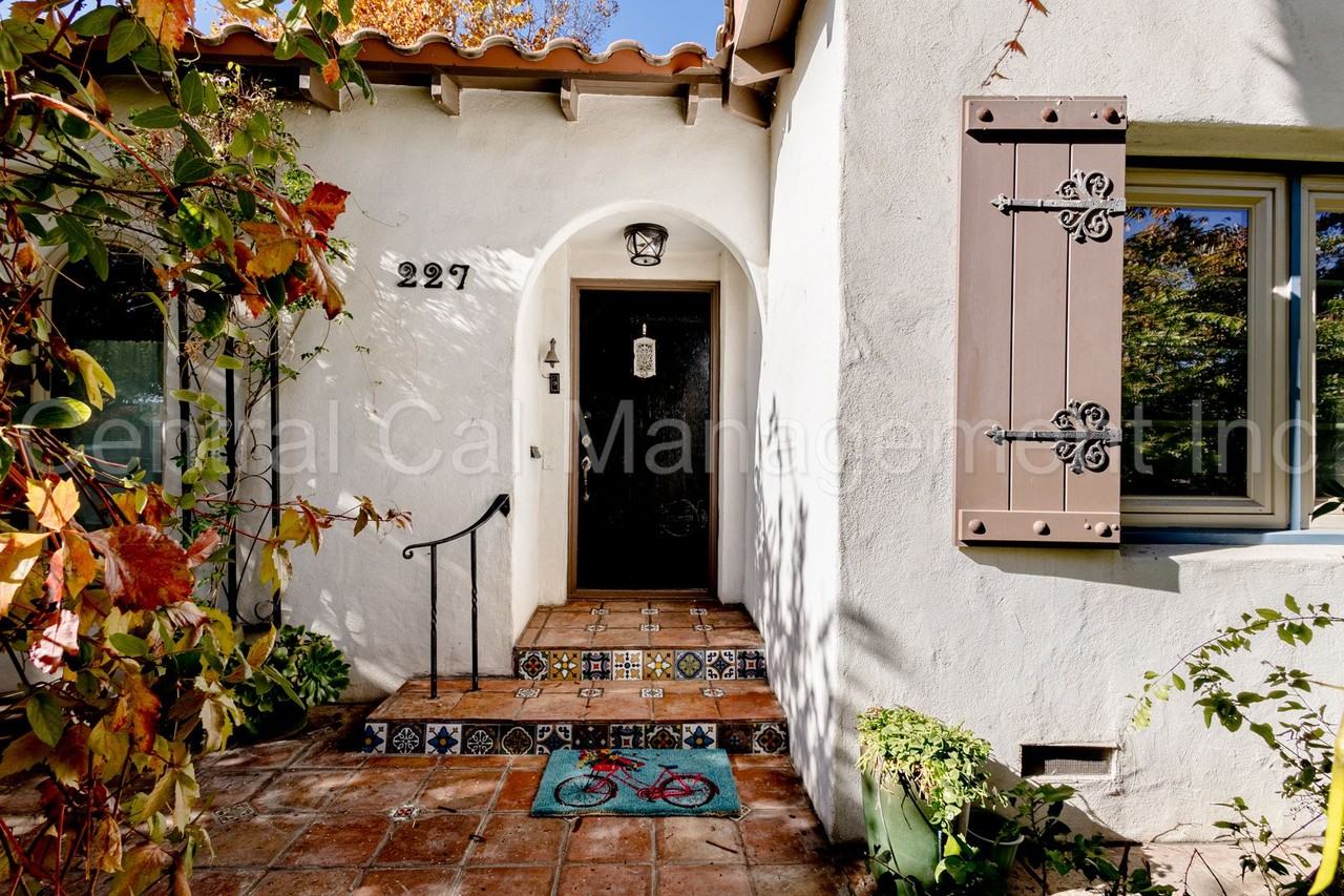 227 Oleander Ave - Photo 2 of 37